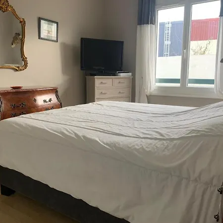 Belle Avec Piscine, Proche Et Centre De - Fr-1-239-718 Villa