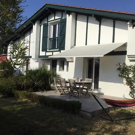 Belle Avec Piscine, Proche Et Centre De - Fr-1-239-718 Vila